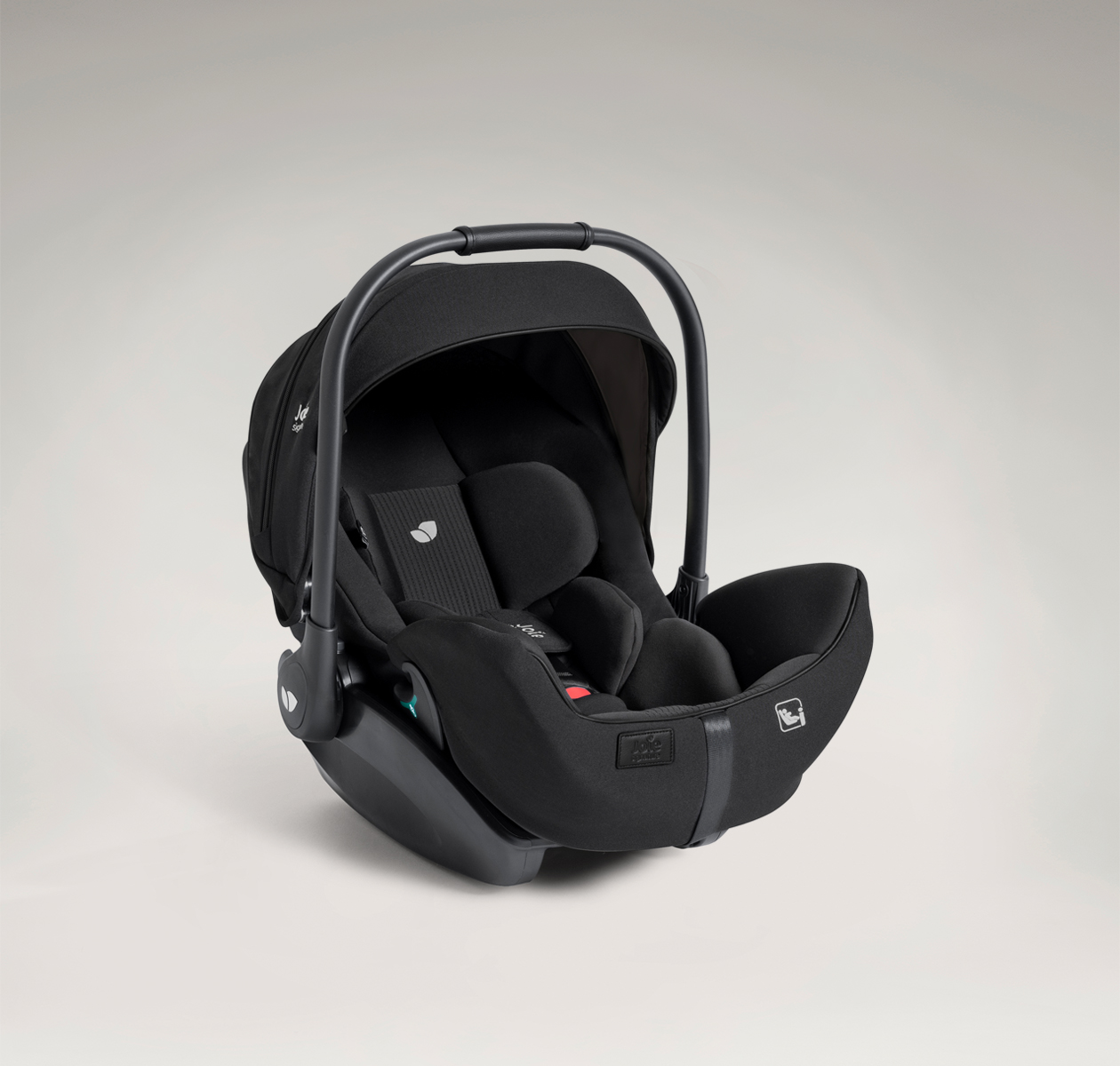 Joie Signature i-Level Pro baby car seat in black facing to the right 