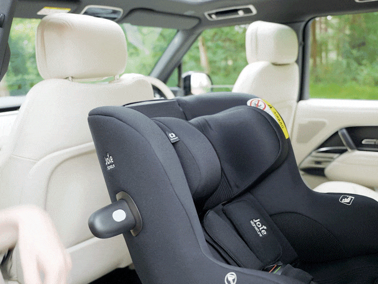 Dad using one hand to adjust the headrest and headrest of the Joie Signature i-Prodigi Pro car seat