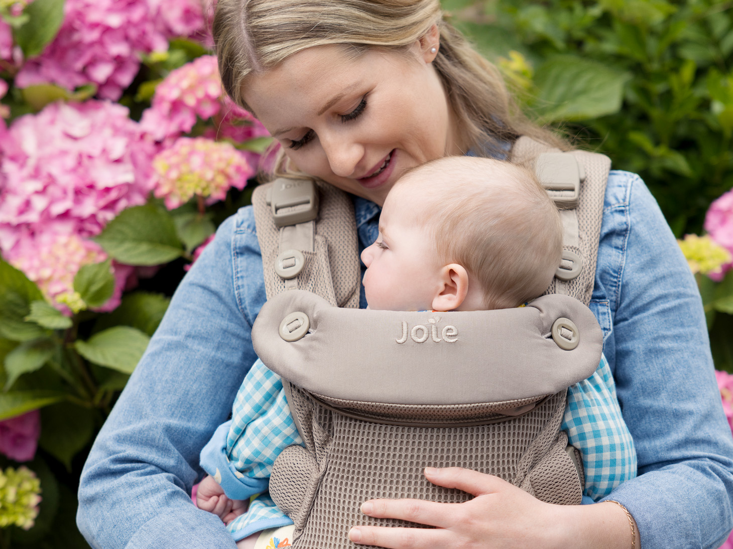 Baby in savvy 4-in-1 air carrier on mom's front