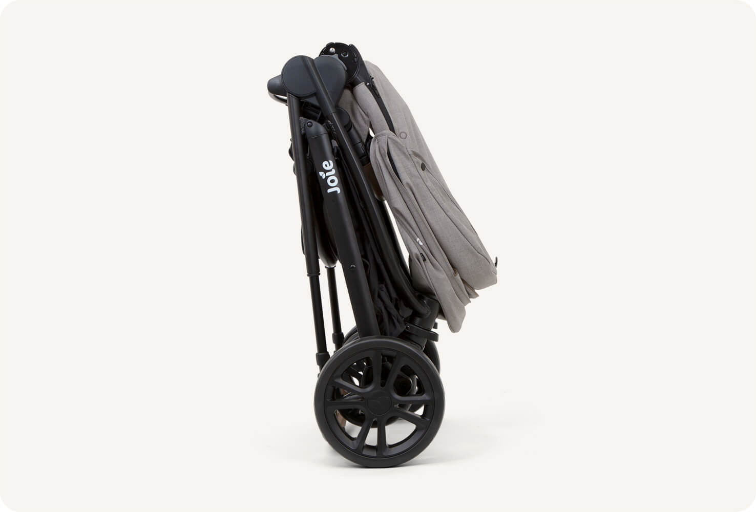 Grijs gevouwen versatrax e kinderwagen in profiel.