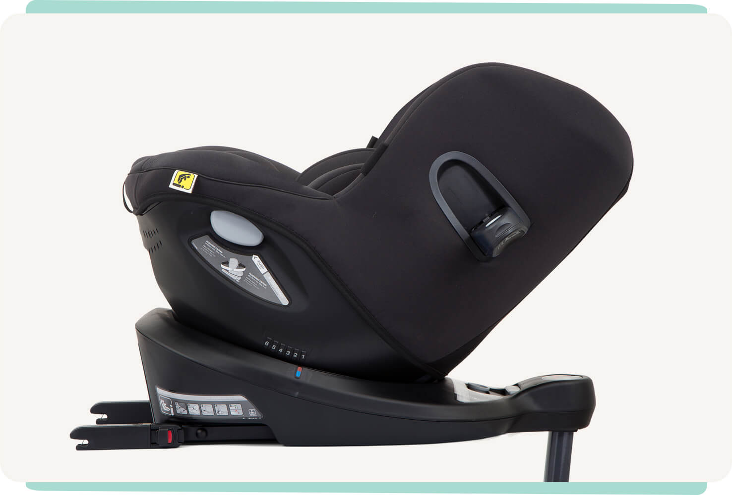  Silla de coche giratoria Joie I-Spin 360 en negro de perfil orientada a la izquierda y totalmente reclinada.