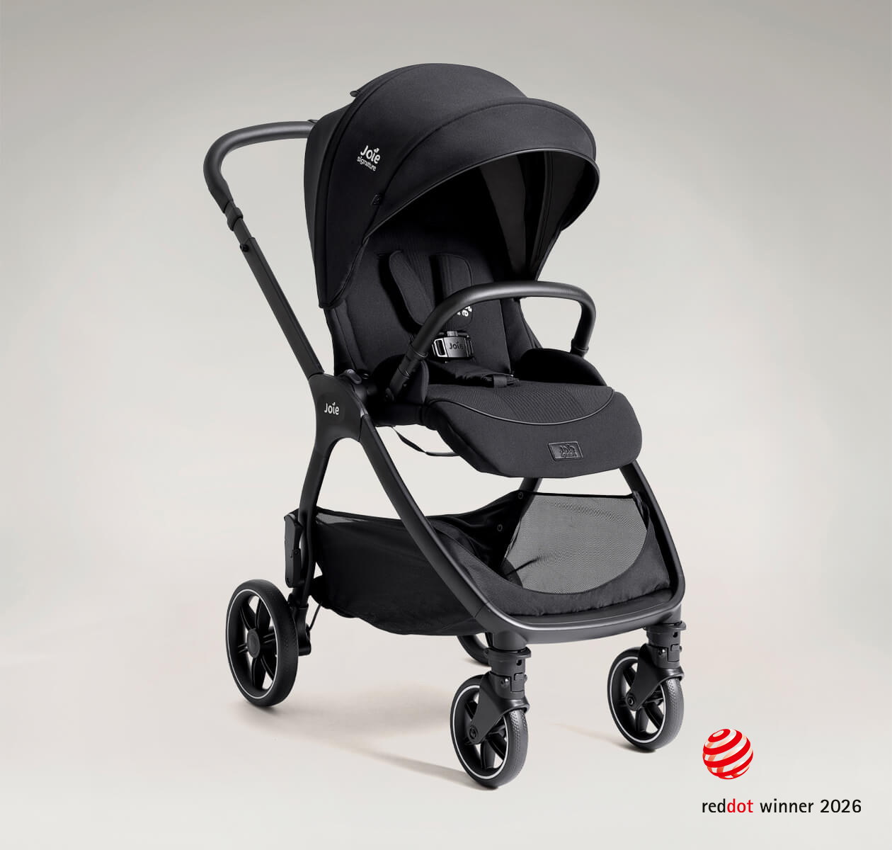 Poussette Joie Signature valora en angle en mode face route, coloris gris, sur fond taupe
