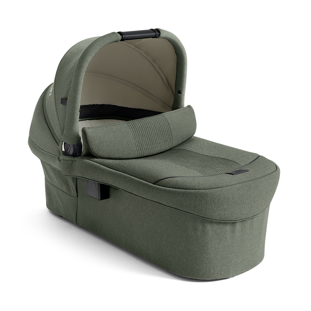 Nacelle Joie Signature Ramble XL couleur evergreen, vue de profil droit avec la capote déployée.