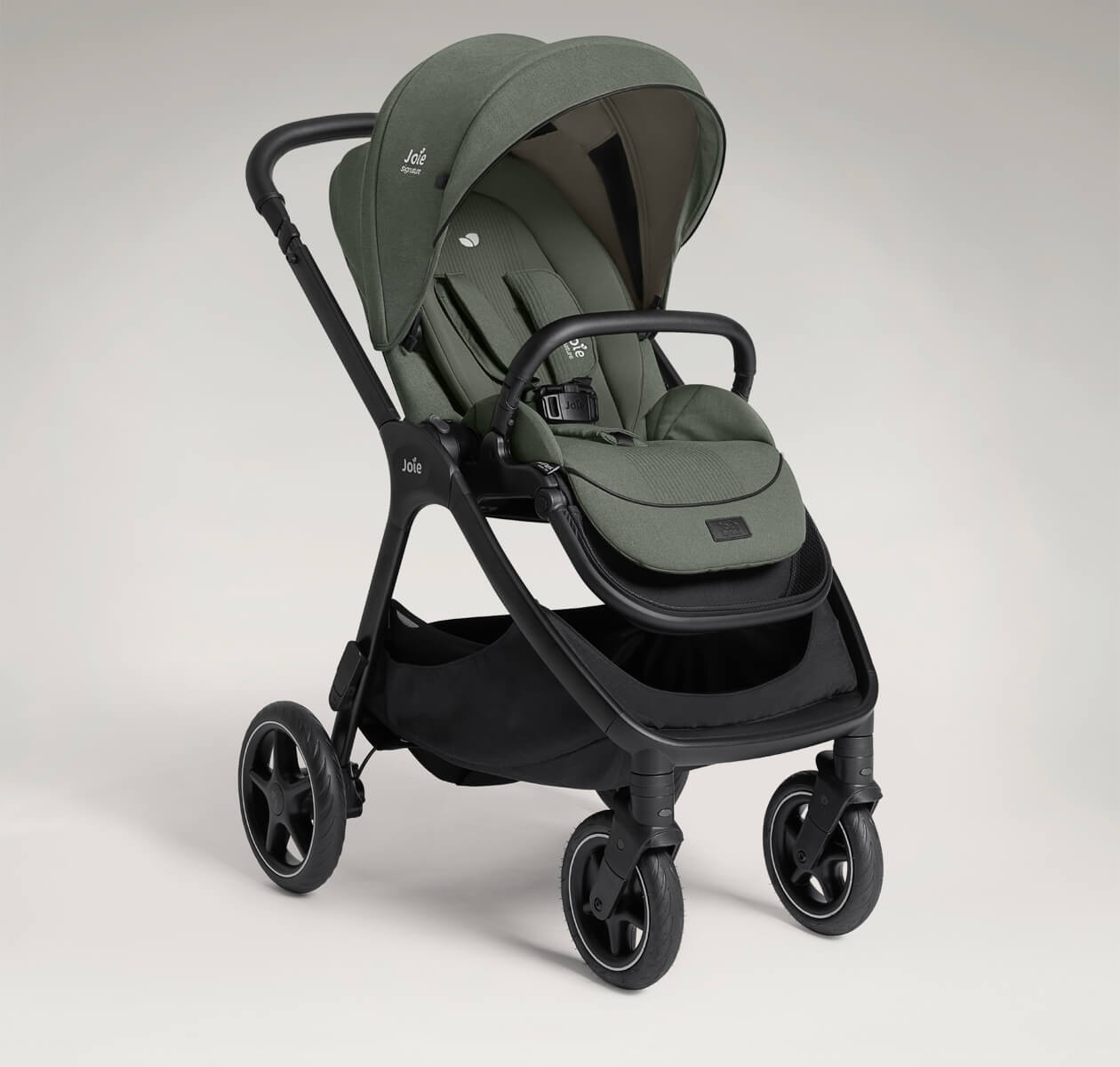 Front angled view of the Finiti 4-in-1 compact pram in evergreen grey from Joie Signature. The seat is in the world-facing position.
