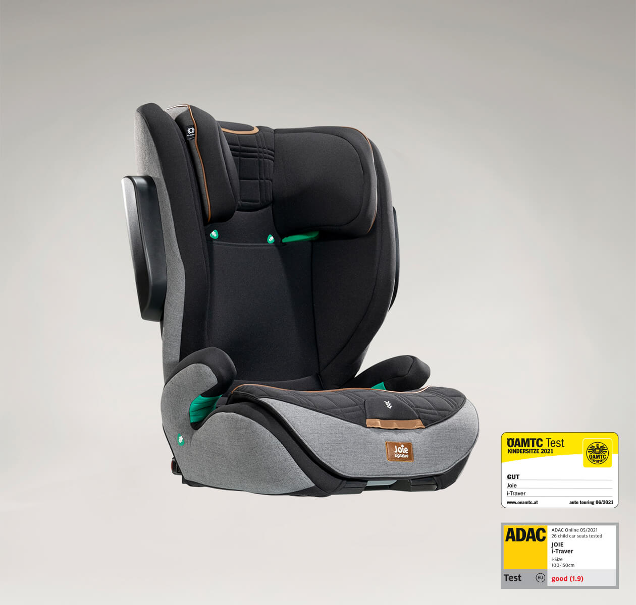 Joie i-Traver booster seat in black at an angle, with the ADAC test label in the lower right corner.