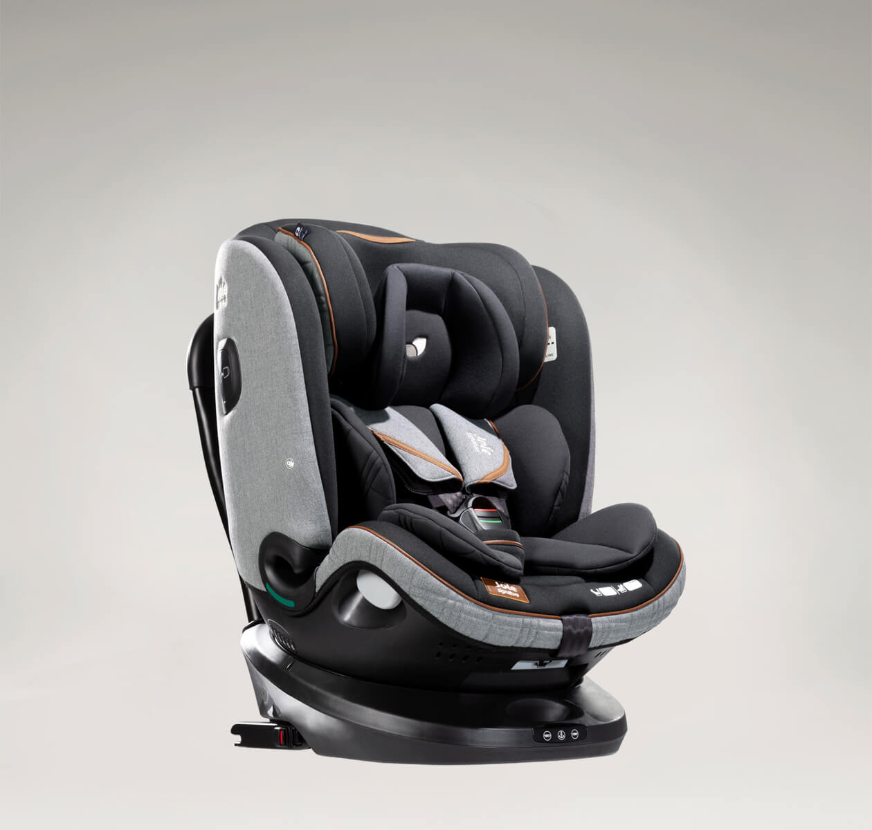 Silla de coche Joie i-Spin Grow negra y gris en ángulo.