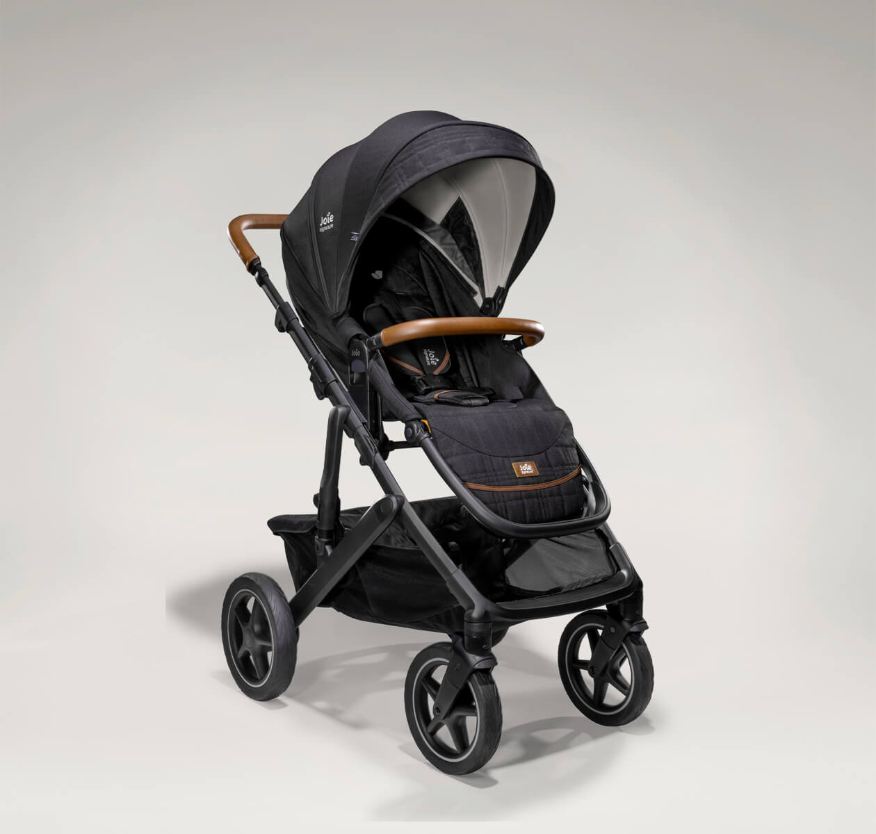 Joie signature vinca kinderwagen in black onder een hoek 