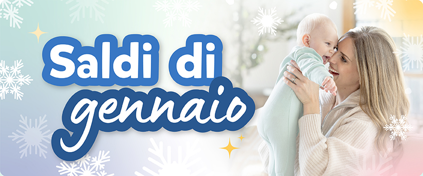 Mamma sorridente solleva in alto il suo bimbo felice – banner che fa riferimento ai saldi di gennaio